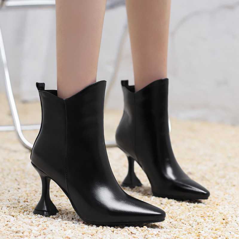 Escarpins en Cuir Souple — Chic & Confort