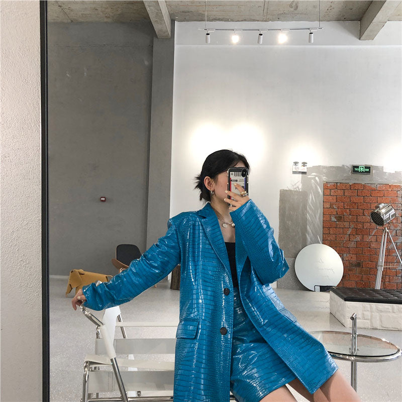 Ensemble Faux Cuir Verni Bleu – Veste Loose & Jupe Assortie
