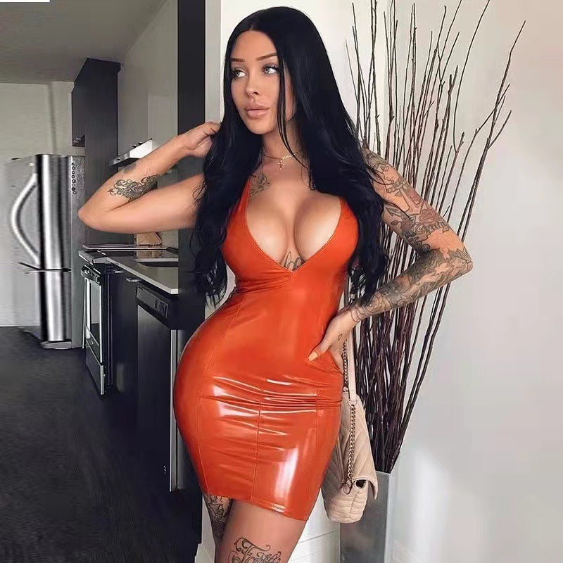 Robe Fourreau Sans Manches Grand Décolleté V — Sexy Clubwear