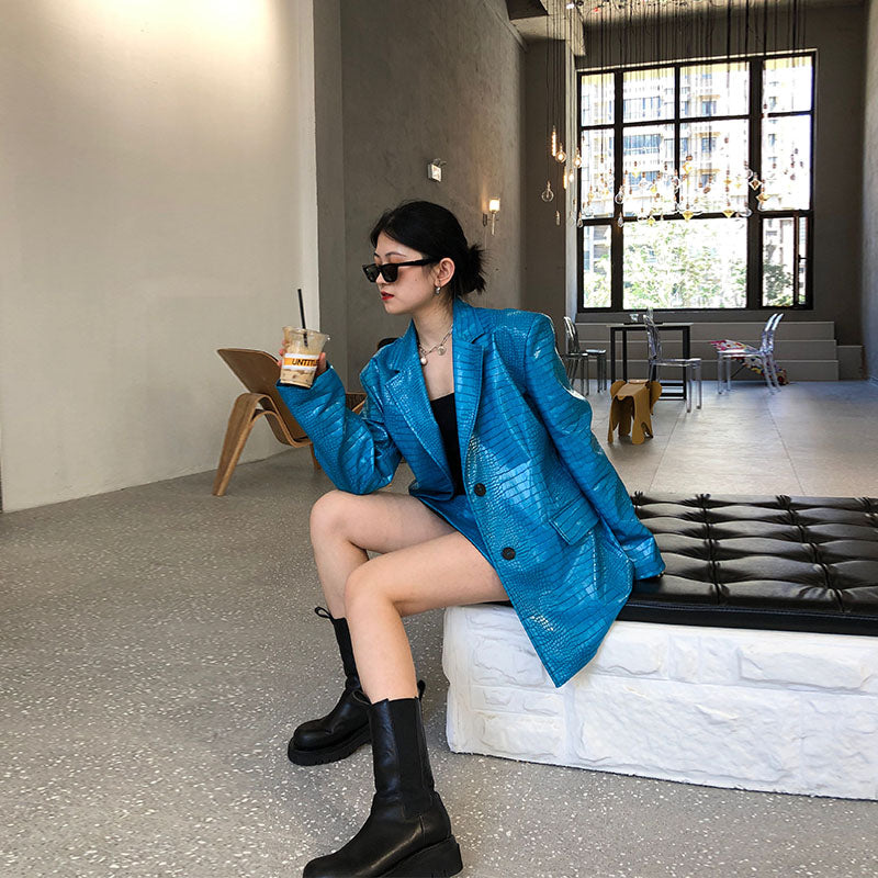 Ensemble Faux Cuir Verni Bleu – Veste Loose & Jupe Assortie