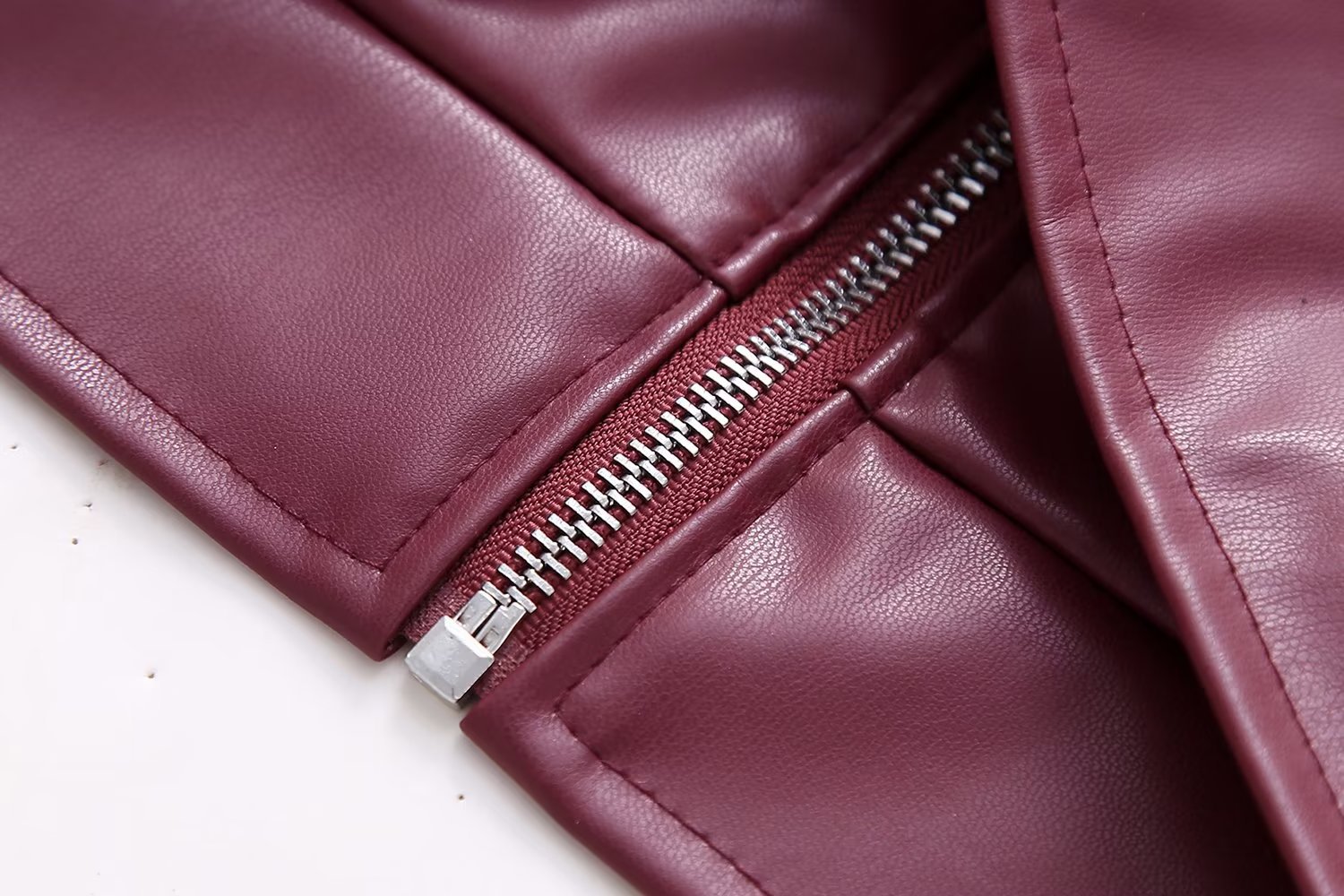 Veste Biker Similicuir Col Revers – Style Motarde Audacieux