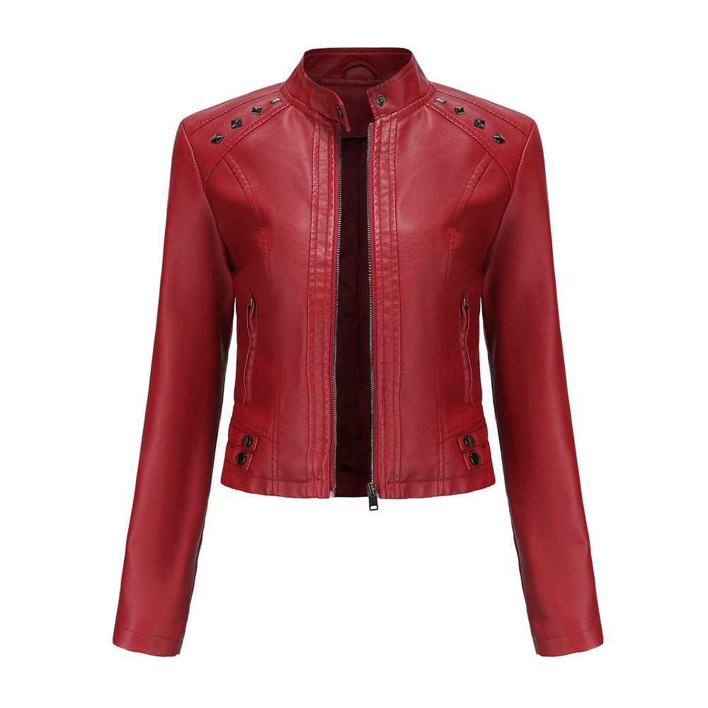 Veste Courte Cloutée en Similicuir – Col Montant & Coupe Slim