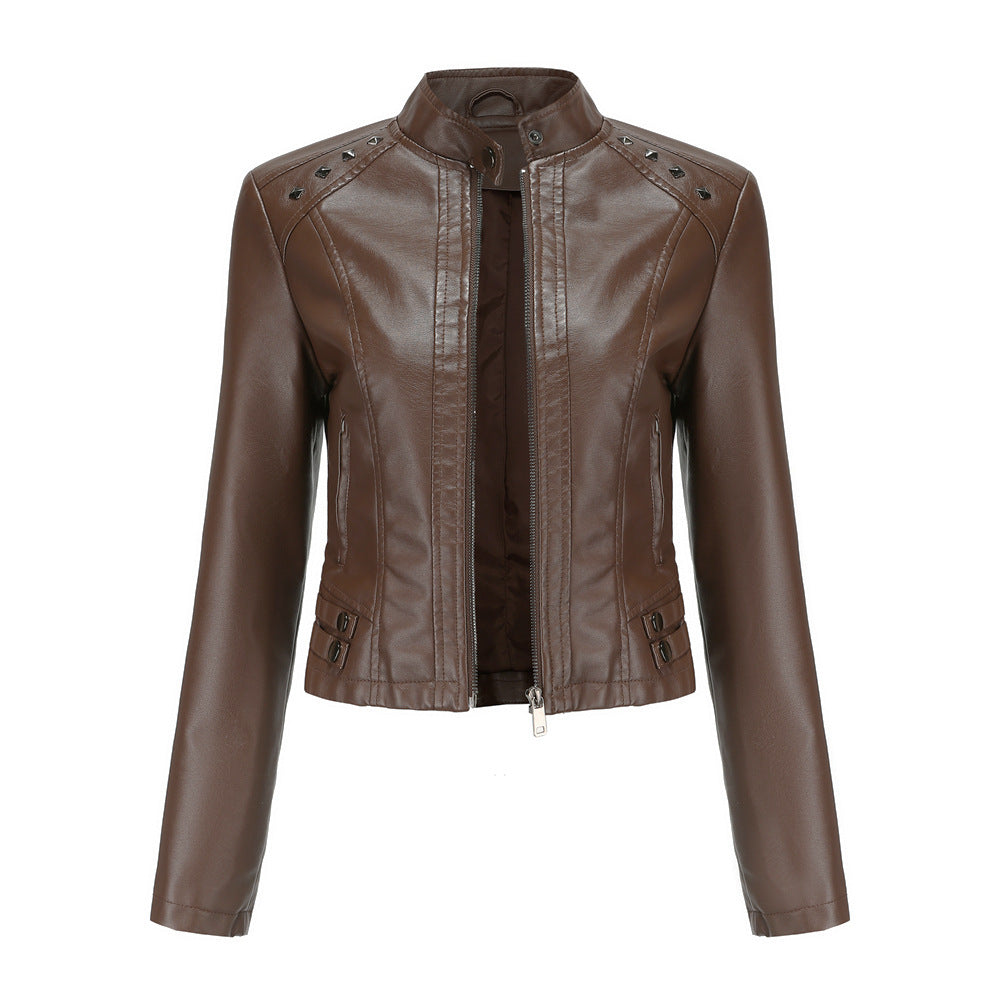 Veste Courte Cloutée en Similicuir – Col Montant & Coupe Slim