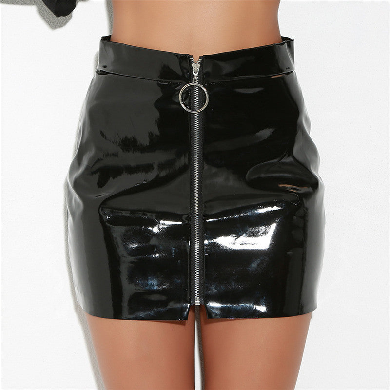 Mini Jupe Similicuir Brillant Zippée – Coupe Slim & Finition Laque