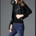 Veste Courte Slim en Similicuir – Coupe Structurée & Allure Chic