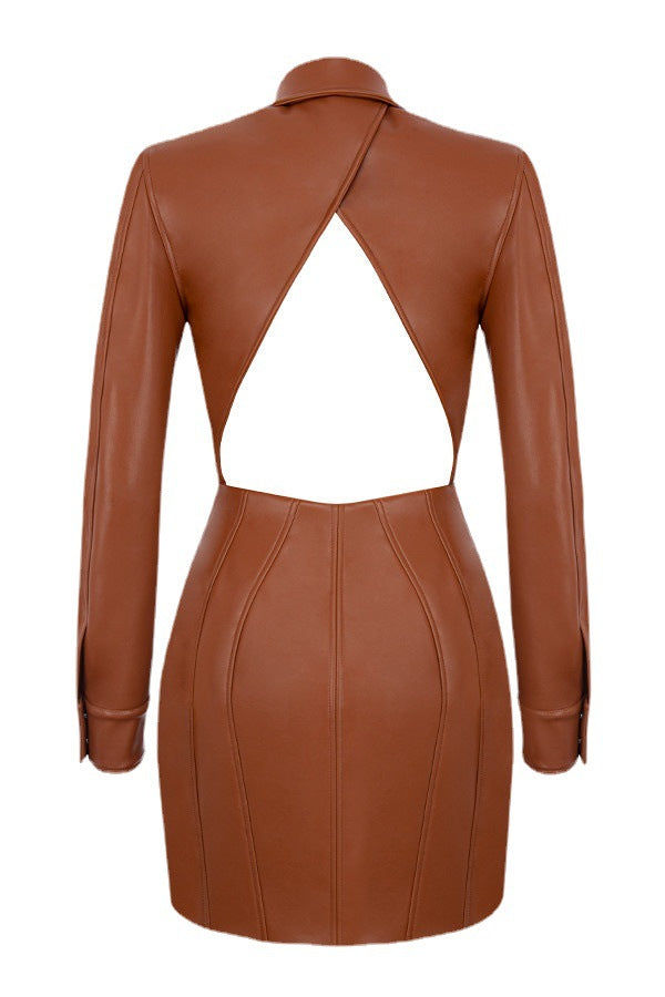 Robe One-Piece en Similicuir – Col Revers, Dos Nu & Coupe Sculptée