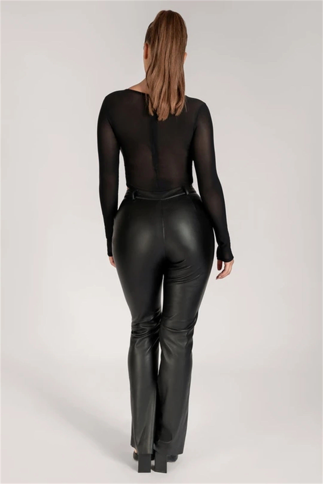 Pantalon Simili Cuir Moulant Taille Haute – Fermeture Zip & Boutons Femme