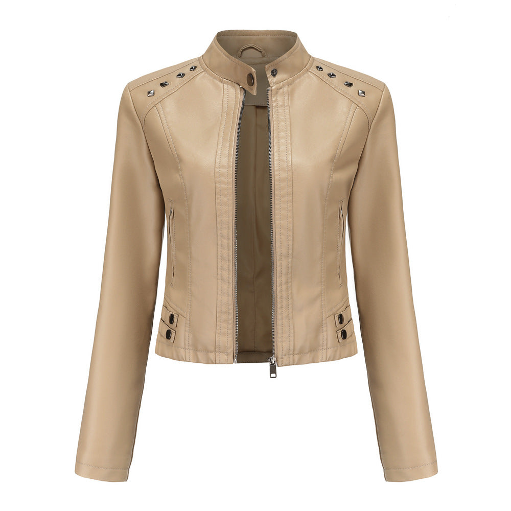 Veste Courte Cloutée en Similicuir – Col Montant & Coupe Slim